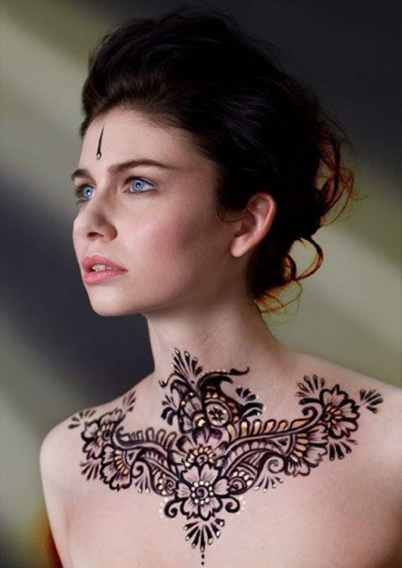 Attractive Henna Tattoo On Neck