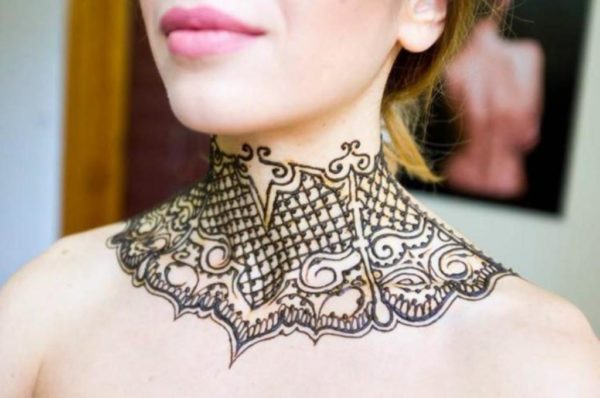 Lovely Henna Tattoo Design On Neck