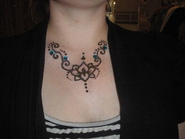 Simple Stunning Henna Tattoo On Neck