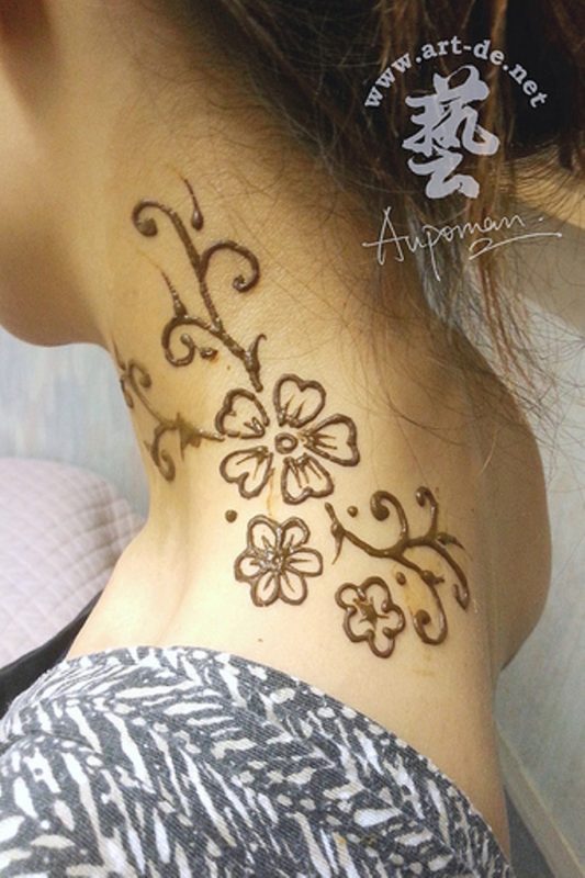Wonderful Henna Tattoo On Neck